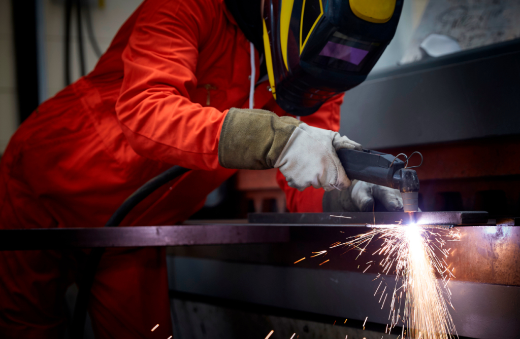 Does a plasma cutter use water