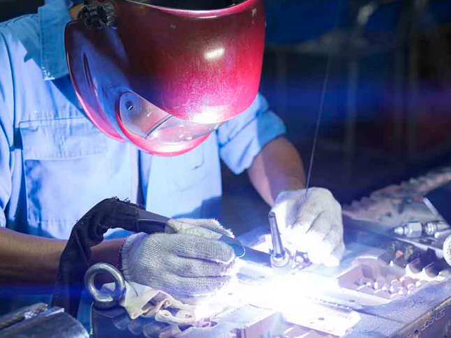 Can you use oxygen for MIG welding