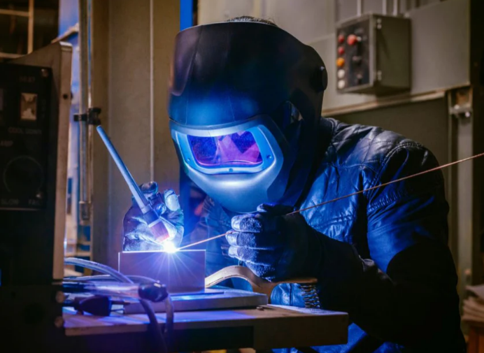 How does humidity affect TIG welding gas?